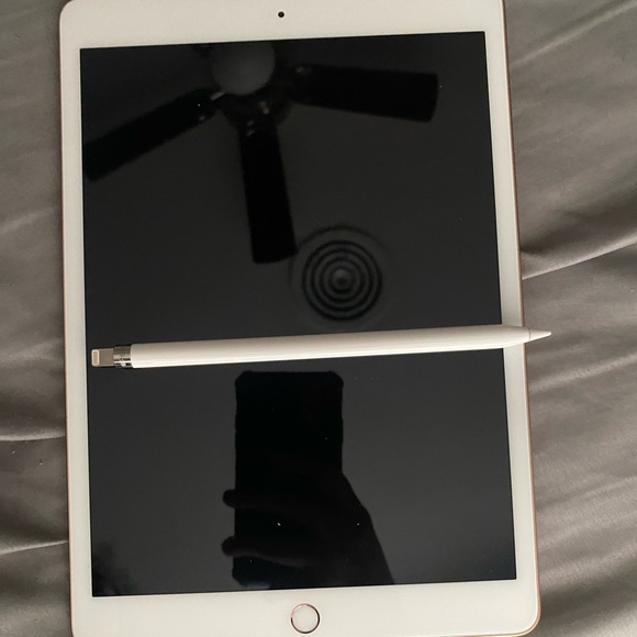 Brand new iPad (8th generation) rose gold 32gb - Picture 4 of 4